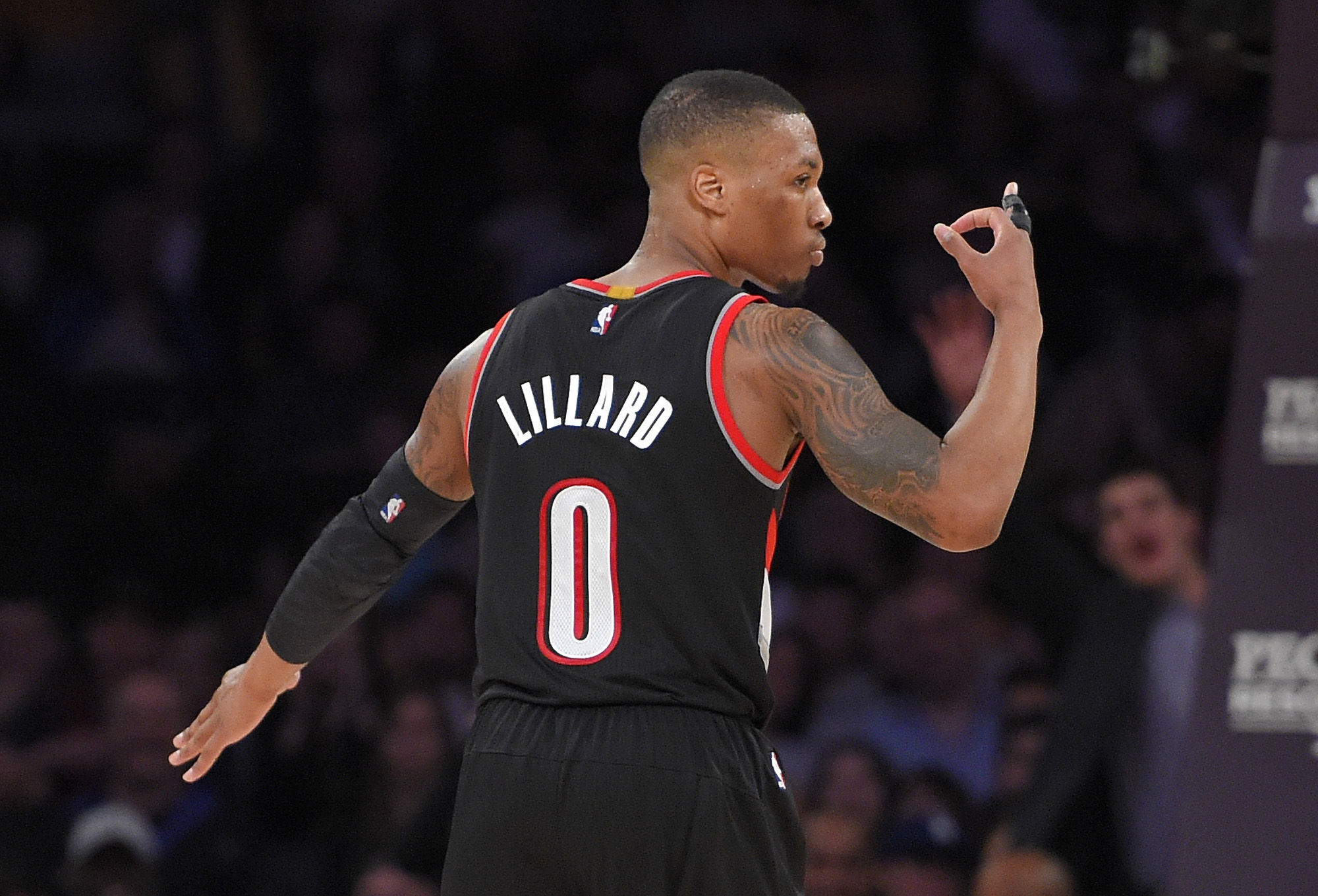 Lillard, Grant lead Blazers' late rally past Lakers, 106-104