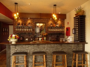 The cozy tasting bar at Emanar Cellars