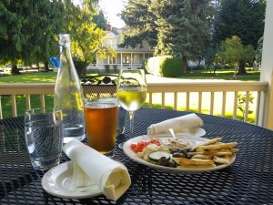 Kim Crawford Sauvignon Blanc paired with a hummus platter at The Grant House was a perfect break in the middle of the week