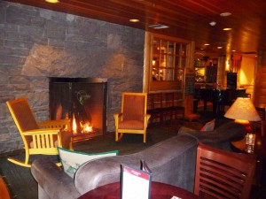 Inviting fireside seating with relaxing piano music as the backdrop at Hudson's Grill