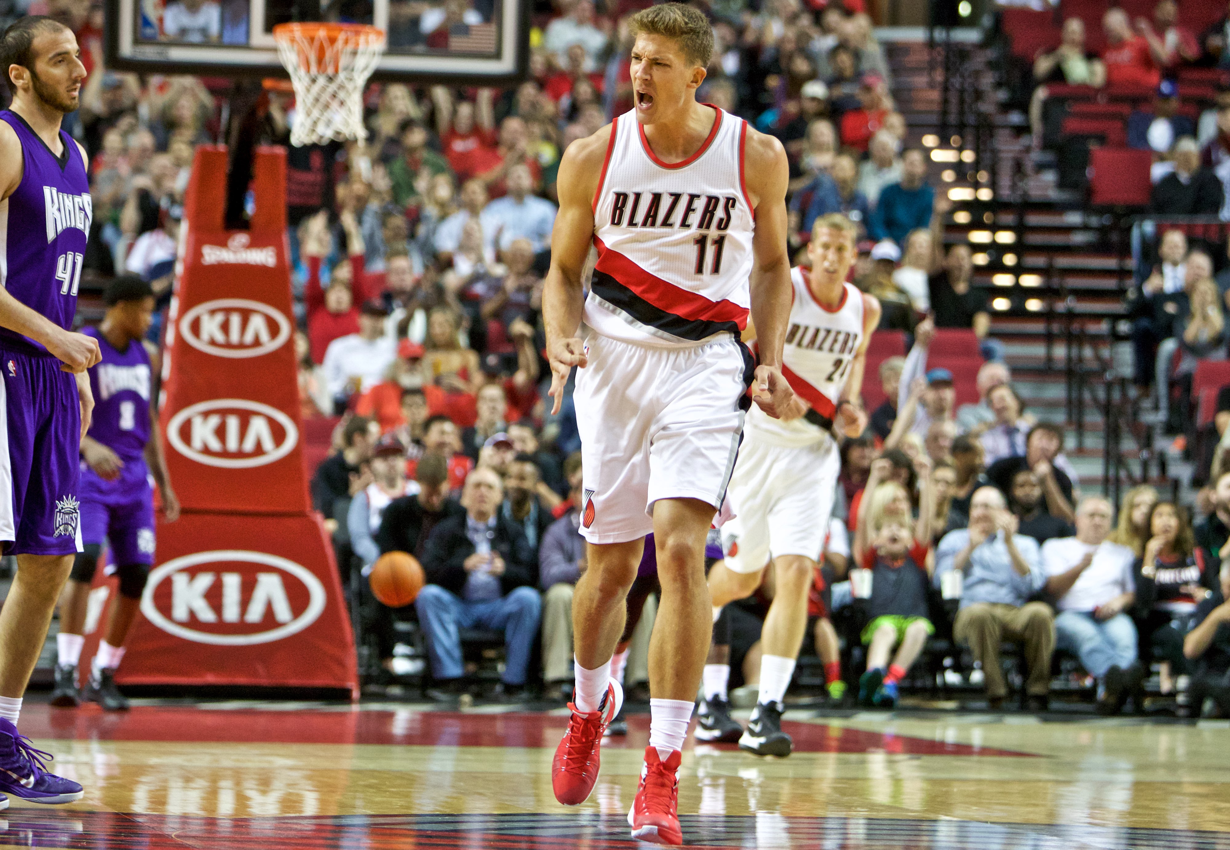 Meyers Leonard leaves preseason game with right ankle injury, questionable  to return - Blazer Banter