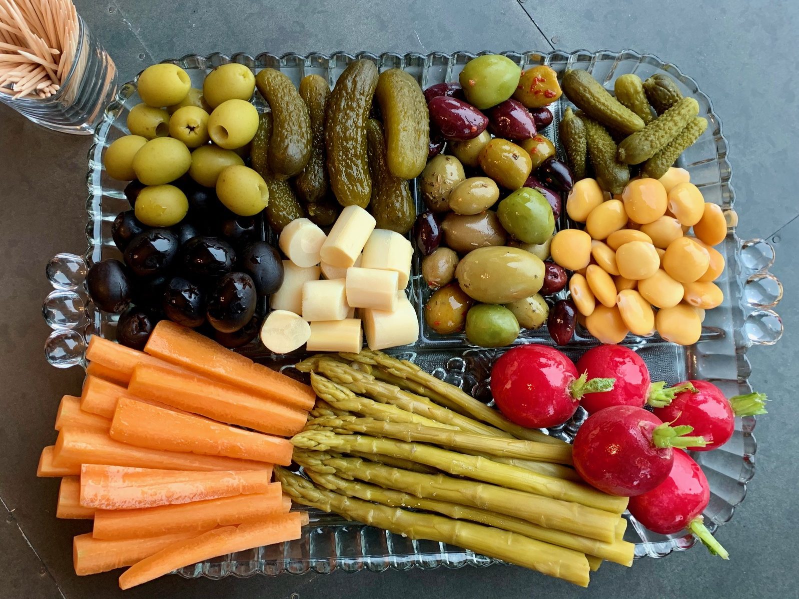 What Is a Relish Tray and What Should You Put on It?