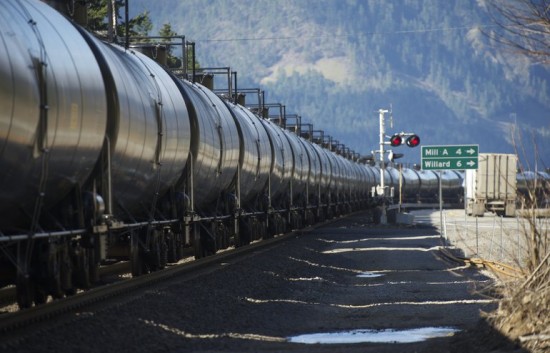 Oil train derails in Virginia; Oil tankers in Oregon get safer ...